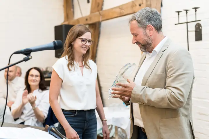 Übergabe des Awards in der Kategorie zukunftsgestaltend