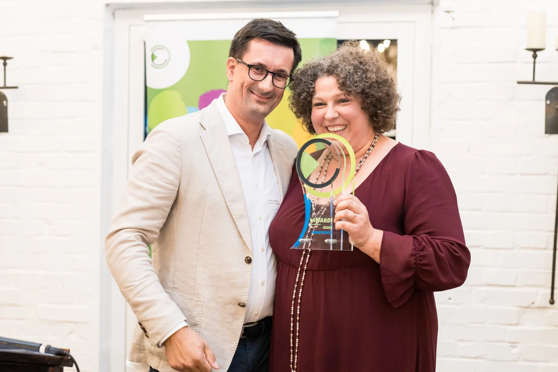 Marco Kling und Nicoleta Ion mit dem WedeMarken Award in der Kategorie kompetent